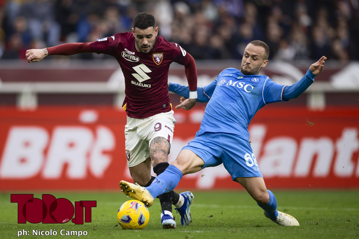 Antonio Sanabria e Stanislav Lobotka in Torino-Napoli