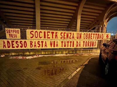 Striscione al Fila: “Società senza un obiettivo, via tutti da Torino”